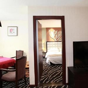 Kunming Long Way Hotel